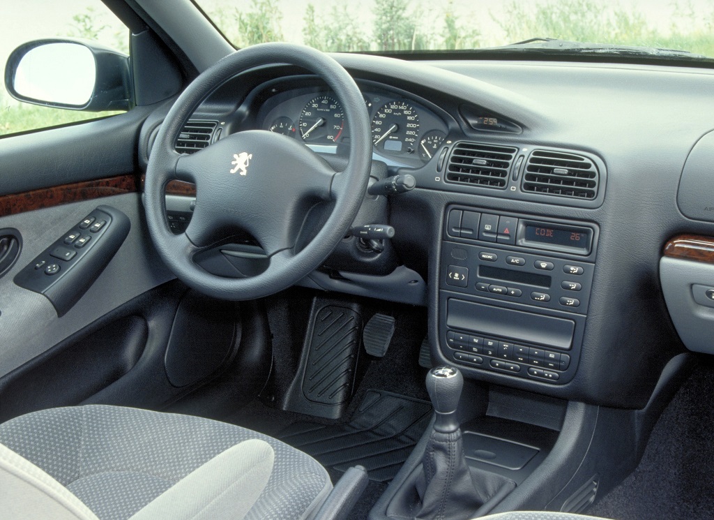 автосалон peugeot 406